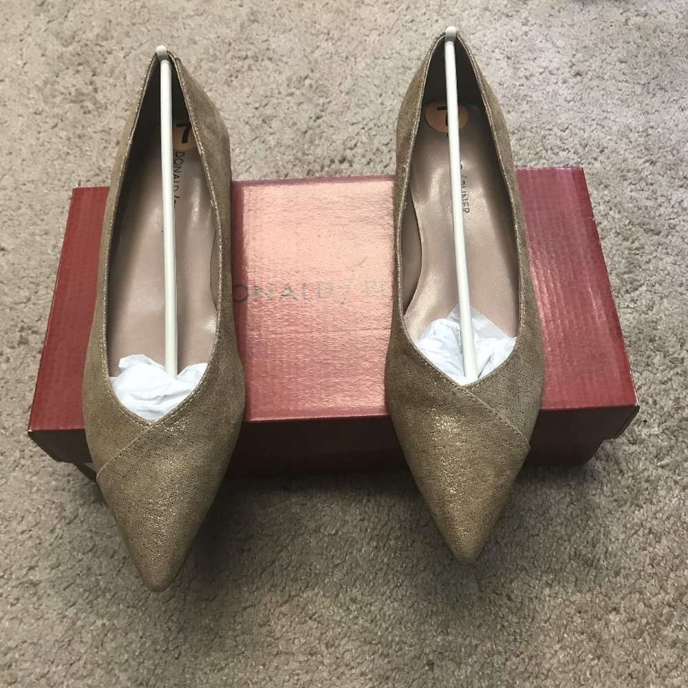🎉SOLD✨Donald Pliner Suede Pointy Toe Flats- - Picture 1 of 7